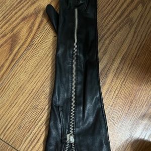 Kenneth Cole New York black leather gloves